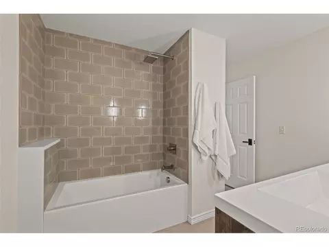 Bath - 2512 Premier Pl, Boulder, CO 80304 photo 6 of 8