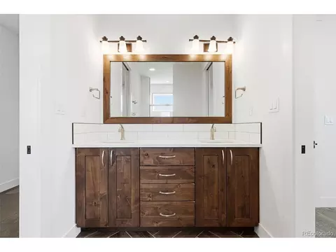Bath - 900 Berthoud Peak Dr, Berthoud, CO 80513 photo 6 of 10