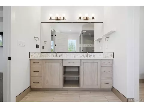 Bath - 900 Berthoud Peak Dr, Berthoud, CO 80513 photo 2 of 10