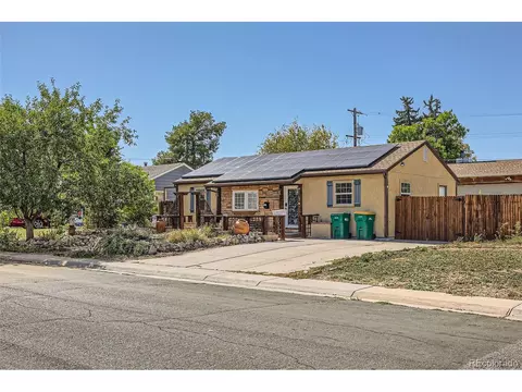 705 Macon St, Aurora, CO 80010
