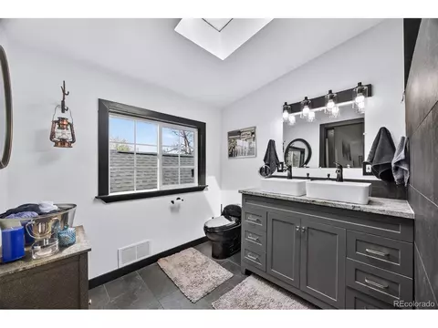 Bath - 710 Fox St, Denver, CO 80204 photo 4 of 5