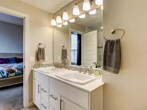 Bath - 8863 E 55th Ave, Denver, CO 80238 photo 2 of 4
