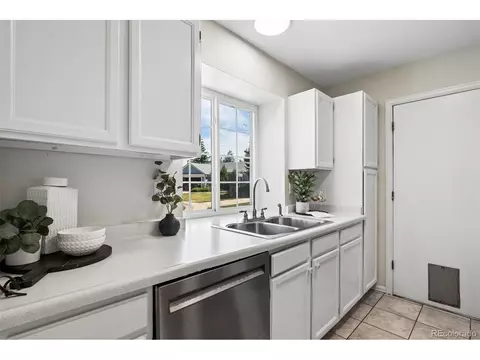 Kitchen - 20960 E Ida Ave, Centennial, CO 80015 photo 3 of 4
