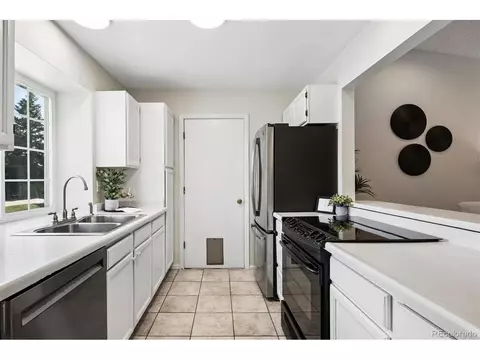Kitchen - 20960 E Ida Ave, Centennial, CO 80015 photo 2 of 4