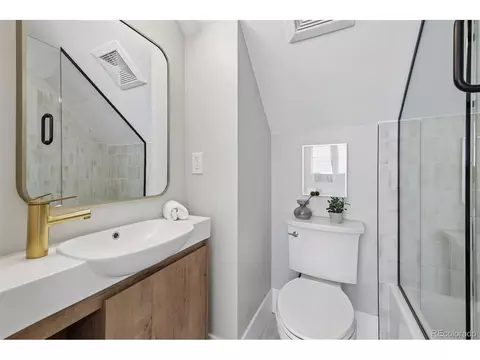 Bath - 2237 4th St, Boulder, CO 80302 photo 3 of 7