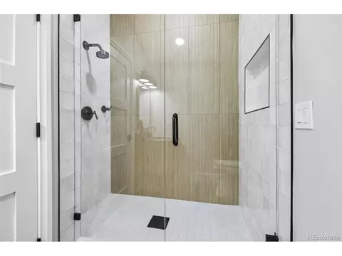 Bath - 2237 4th St, Boulder, CO 80302 photo 6 of 7