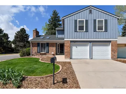 2889 Newark Pl, Aurora, CO 80014