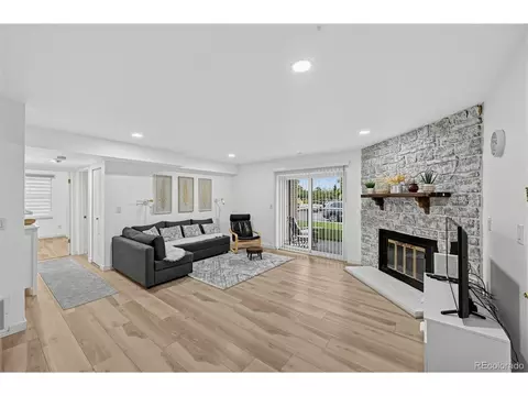 1543 Main St #4, Strasburg, CO 80136