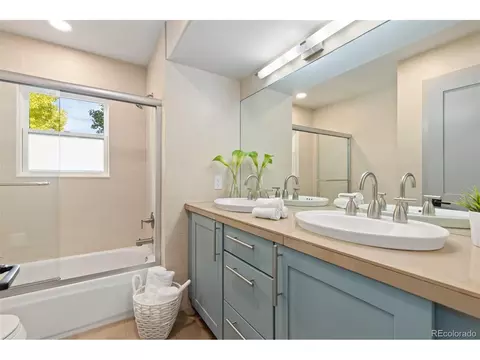 Bath - 8978 E Cedar Hill Pl, Lone Tree, CO 80124 photo 5 of 6