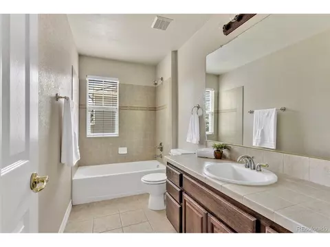 Bath - 22245 E Glasgow Pl, Aurora, CO 80016 photo 3 of 5