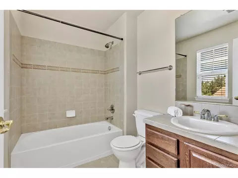 Bath - 22245 E Glasgow Pl, Aurora, CO 80016 photo 2 of 5