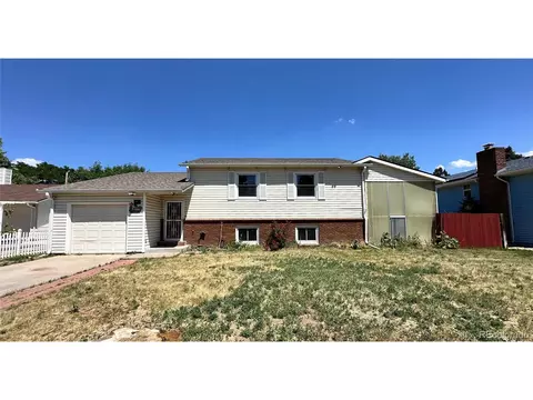 1740 Bahama St, Aurora, CO 80011
