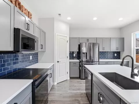 Kitchen - 27934 E 7th Ave, Aurora, CO 80018 photo 4 of 6