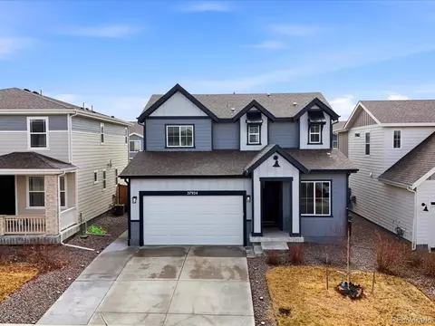 Exterior - 27934 E 7th Ave, Aurora, CO 80018 photo 2 of 6