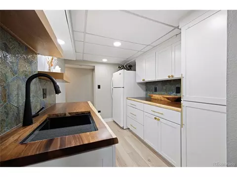 Kitchen - 135 S 42nd St, Boulder, CO 80305 photo 6 of 8