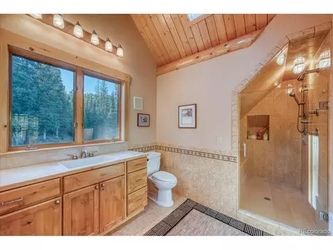 Bath - 1624 Ruby Rd, Silverthorne, CO 80498 photo 2 of 6