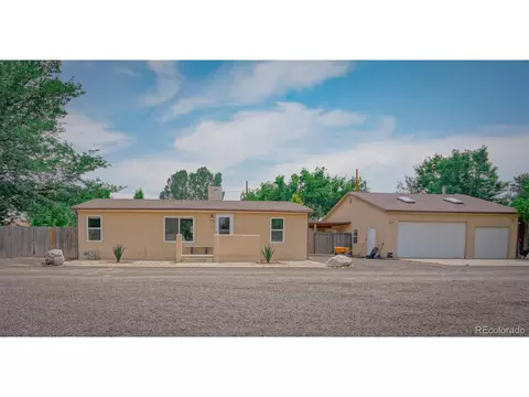 1233 23rd Ln, Pueblo, CO 81006