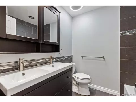 Bath - 3641 E Geddes Pl, Centennial, CO 80122 photo 2 of 3