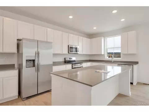 708 Yankee Boy Loop, Elizabeth, CO 80107 photo 2