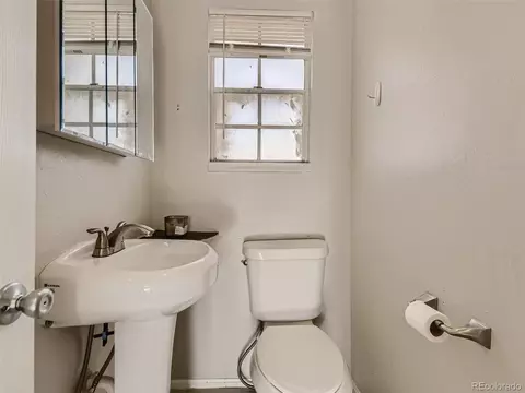 1085 Mobile St, Aurora, CO 80011 photo 12