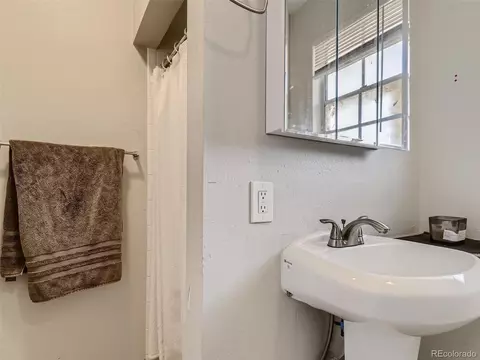 1085 Mobile St, Aurora, CO 80011 photo 13