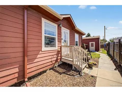 574 4th St, Bennett, CO 80102