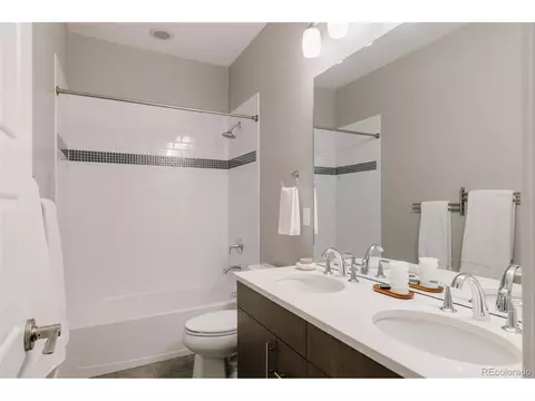 Bath - 8910 Beekman Pl, Denver, CO 80238 photo 5 of 5