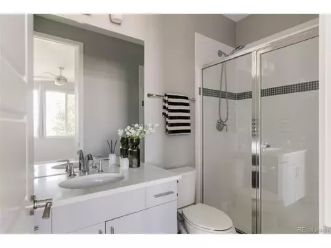 Bath - 8910 Beekman Pl, Denver, CO 80238 photo 4 of 5