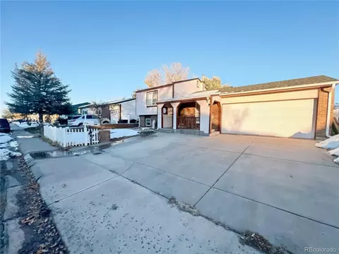 230 Coolidge Ct, Bennett, CO 80102 photo 2