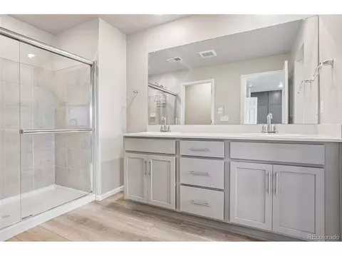 Bath - 22160 E 8th Ave, Aurora, CO 80018 photo 3 of 5