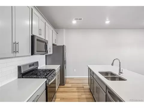 Kitchen - 22160 E 8th Ave, Aurora, CO 80018 photo 2 of 3