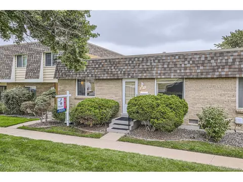 697 S Zinnia Ct, Lakewood, CO 80228
