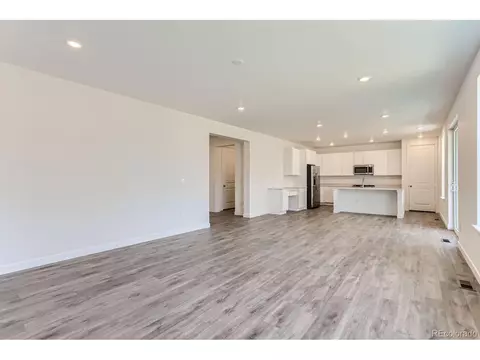 24498 E Pacific Pl, Aurora, CO 80018 photo 2