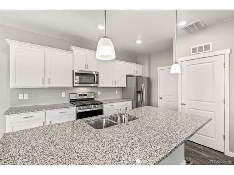 27634 E 1st Pl, Aurora, CO 80018 photo 9