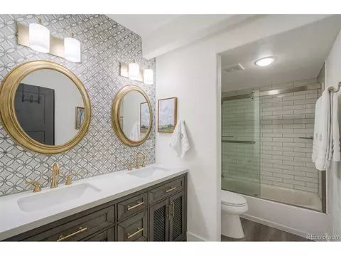 Bath - 220 E La Bonte St #231, Dillon, CO 80435 photo 2 of 3