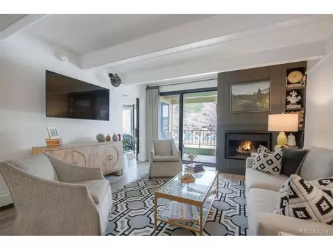 Living - 220 E La Bonte St #231, Dillon, CO 80435 photo 2 of 4