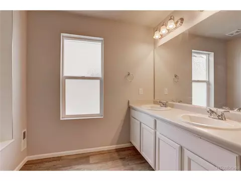 15754 E Warner Dr, Denver, CO 80239 photo 21
