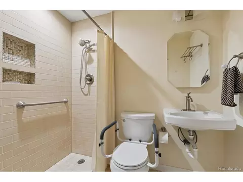 Bath - 4844 Silver Sage Ct, Boulder, CO 80301 photo 1 of 3