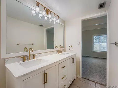 Bath - 9700 E Iliff Ave #D41, Denver, CO 80231 photo 2 of 3
