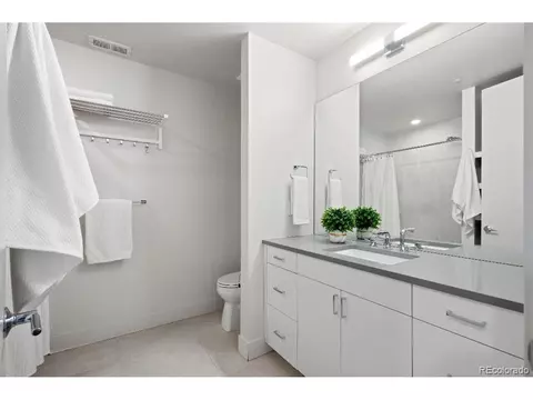 Bath - 2911 32nd St, Boulder, CO 80301 photo 5 of 5
