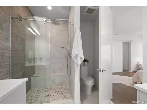 Bath - 2911 32nd St, Boulder, CO 80301 photo 3 of 5