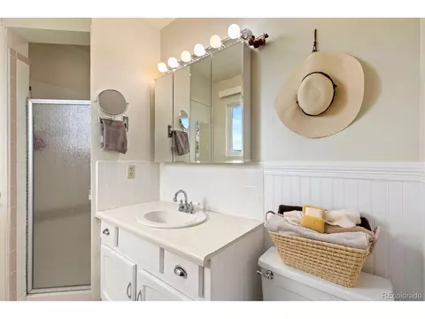 Bath - 4808 Beverly Dr, Berthoud, CO 80513 photo 1 of 4