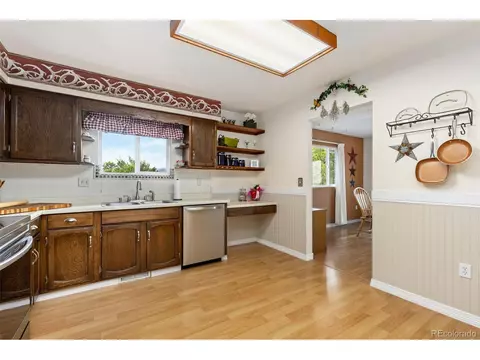 Kitchen - 4808 Beverly Dr, Berthoud, CO 80513 photo 3 of 4