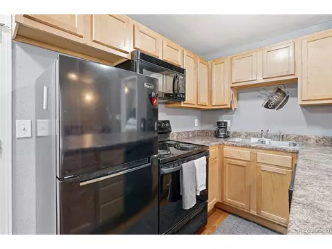 Kitchen - 1405 Broadway #206, Boulder, CO 80302 photo 4 of 5