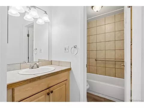 Bath - 5875 E Iliff Ave #D-219, Denver, CO 80222 photo 1 of 2
