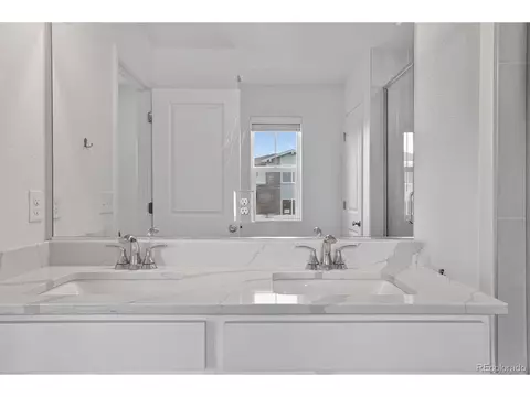 Bath - 21233 E 63rd Dr, Aurora, CO 80019 photo 3 of 6