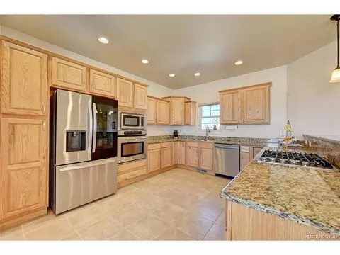 996 Pinehurst Ct, Bennett, CO 80102 photo 5