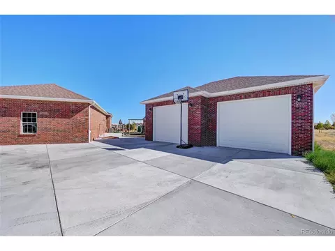 996 Pinehurst Ct, Bennett, CO 80102 photo 4