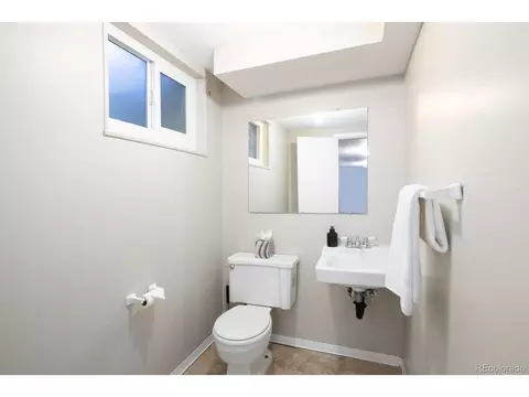 5460 E Bails Dr, Denver, CO 80222 photo 32