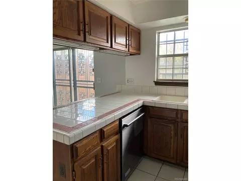 9142 E Amherst Dr #D, Denver, CO 80231 photo 8
